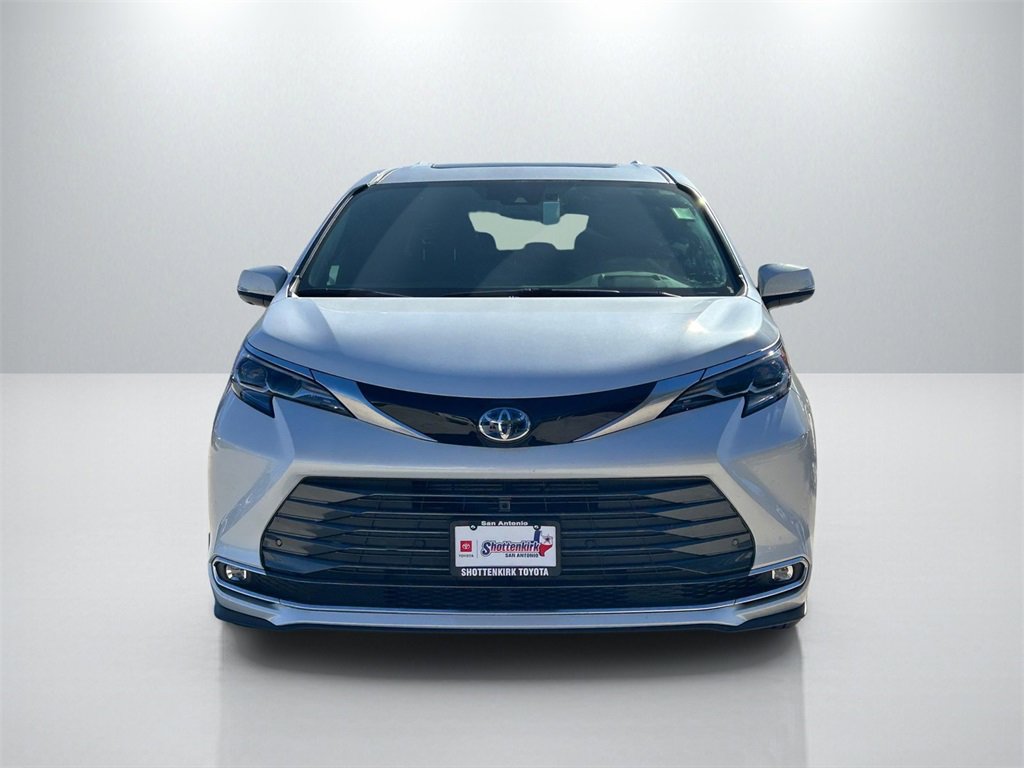 Used 2025 Toyota Sienna Platinum video 2