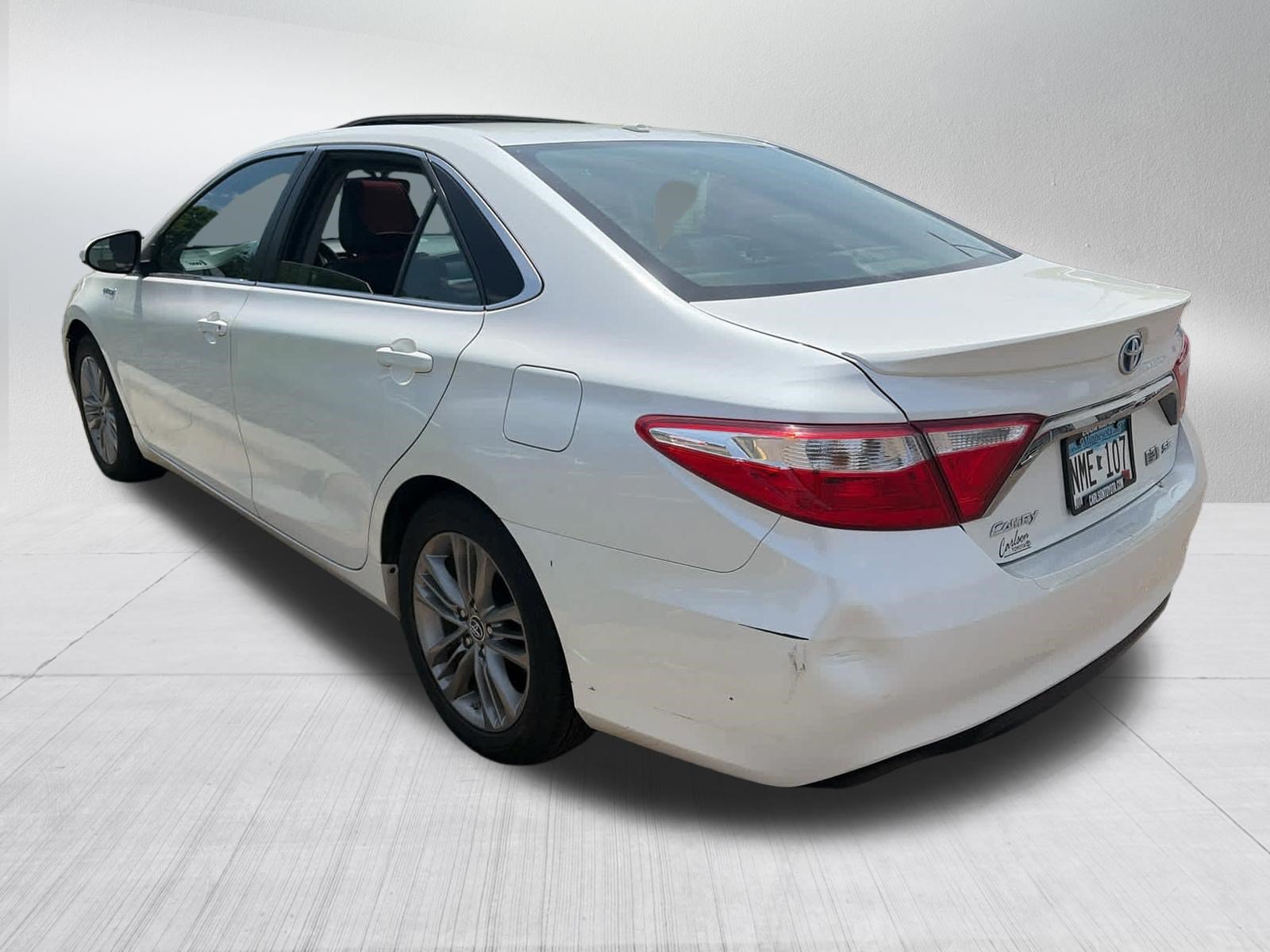 Used 2015 Toyota Camry SE w/ Moonroof Package FWD image 4