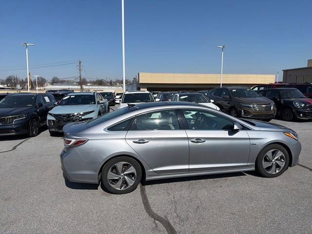 Used 2016 Hyundai Sonata Limited w/ Option Group 02 image 11