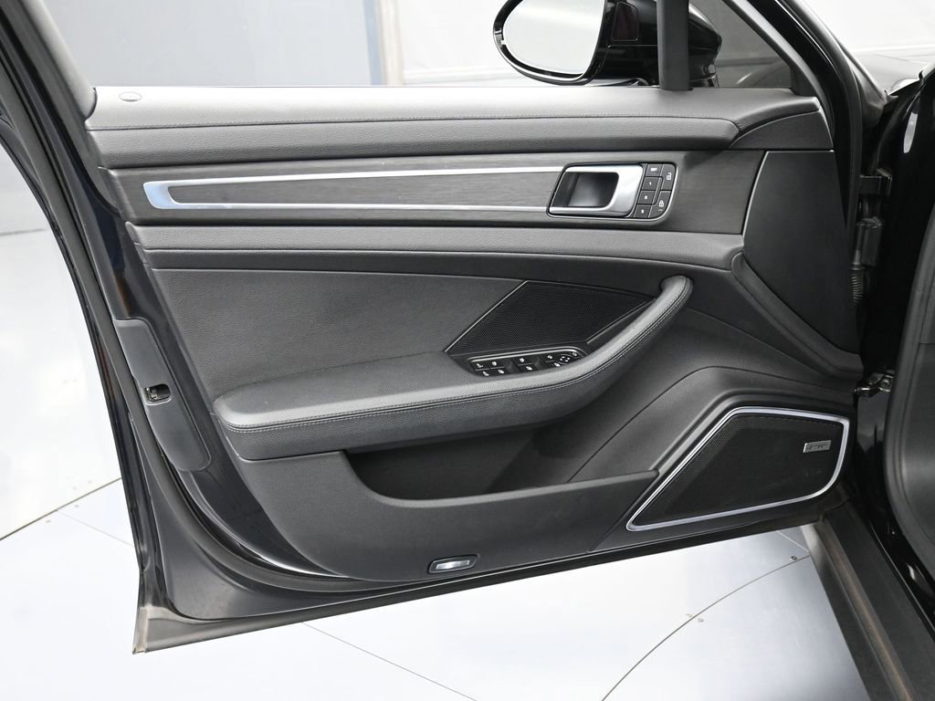 Certified 2022 Porsche Panamera Platinum Edition image 15