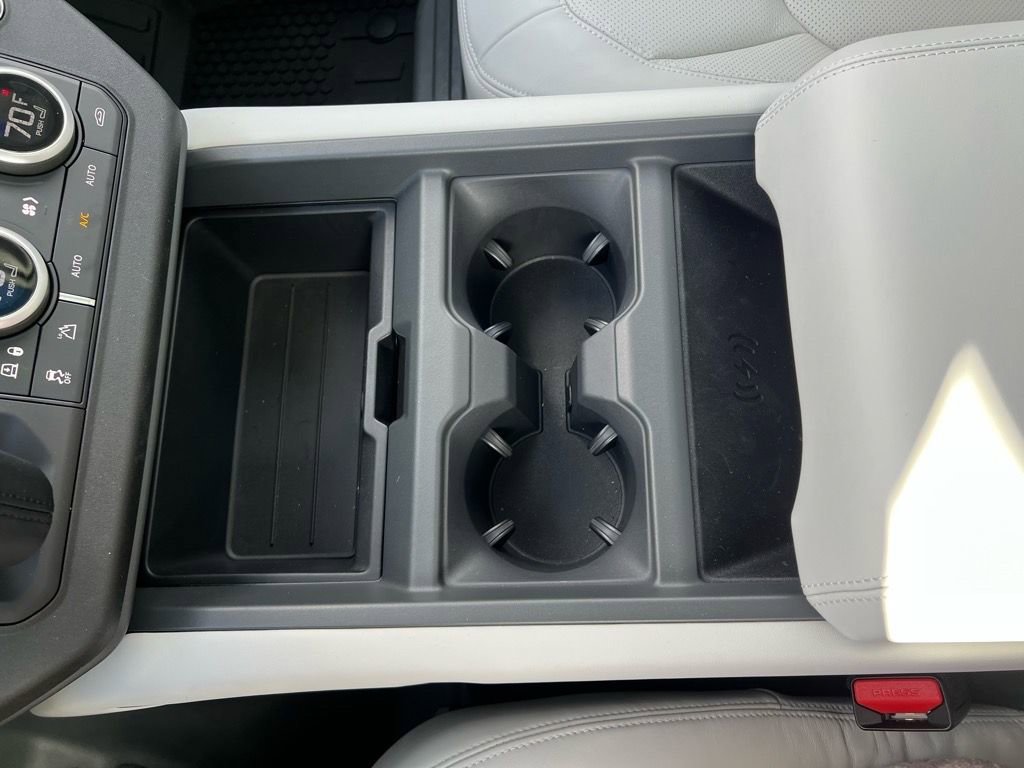 New 2025 Land Rover Defender 110 X-Dynamic SE image 22