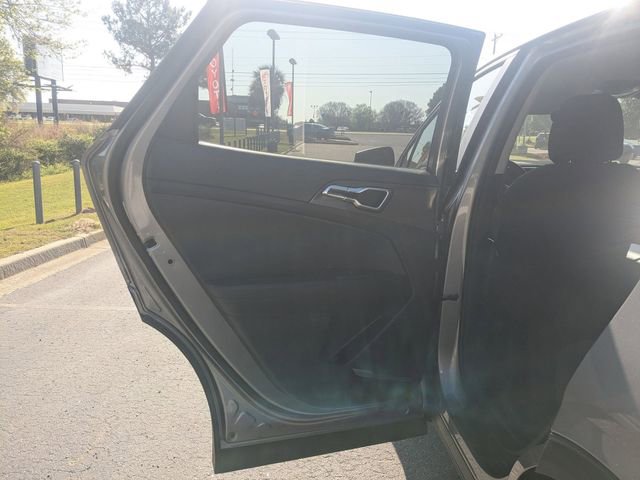 Used 2025 Kia Sportage LX image 23