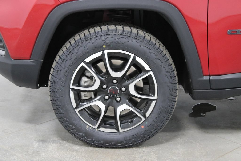 Used 2025 Jeep Compass Trailhawk AWD/4WD image 17