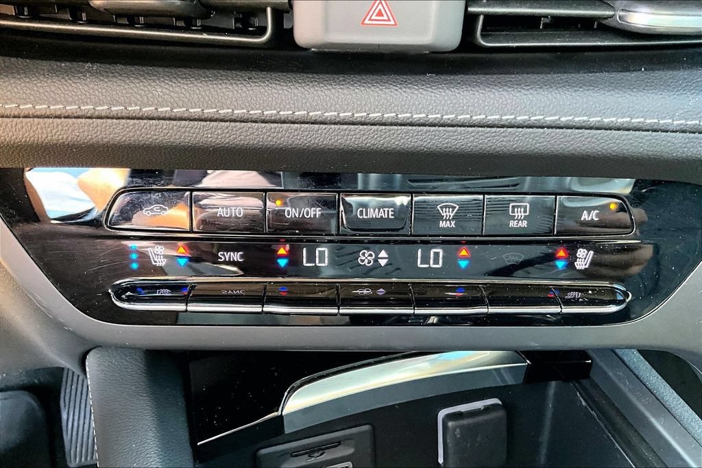 Used 2023 Buick Envision Avenir FWD image 24