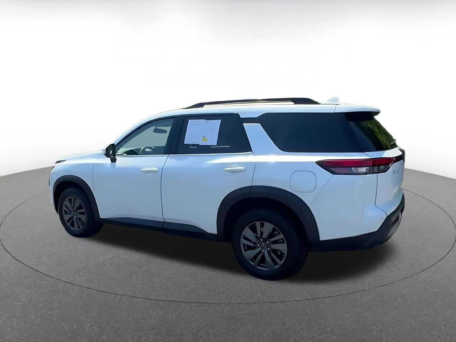 Used 2025 Nissan Pathfinder SV AWD/4WD image 10