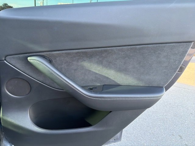 Used 2021 Tesla Model Y Long Range image 12