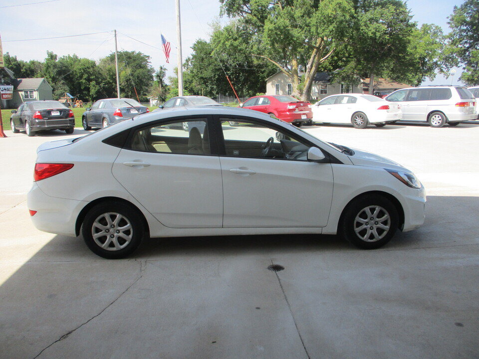 Used 2014 Hyundai Accent GLS FWD image 16