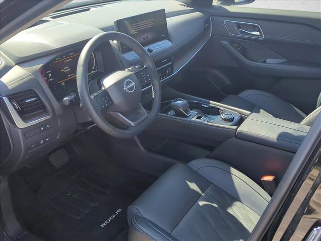 Used 2025 Nissan Rogue Platinum w/ Tech Package image 11