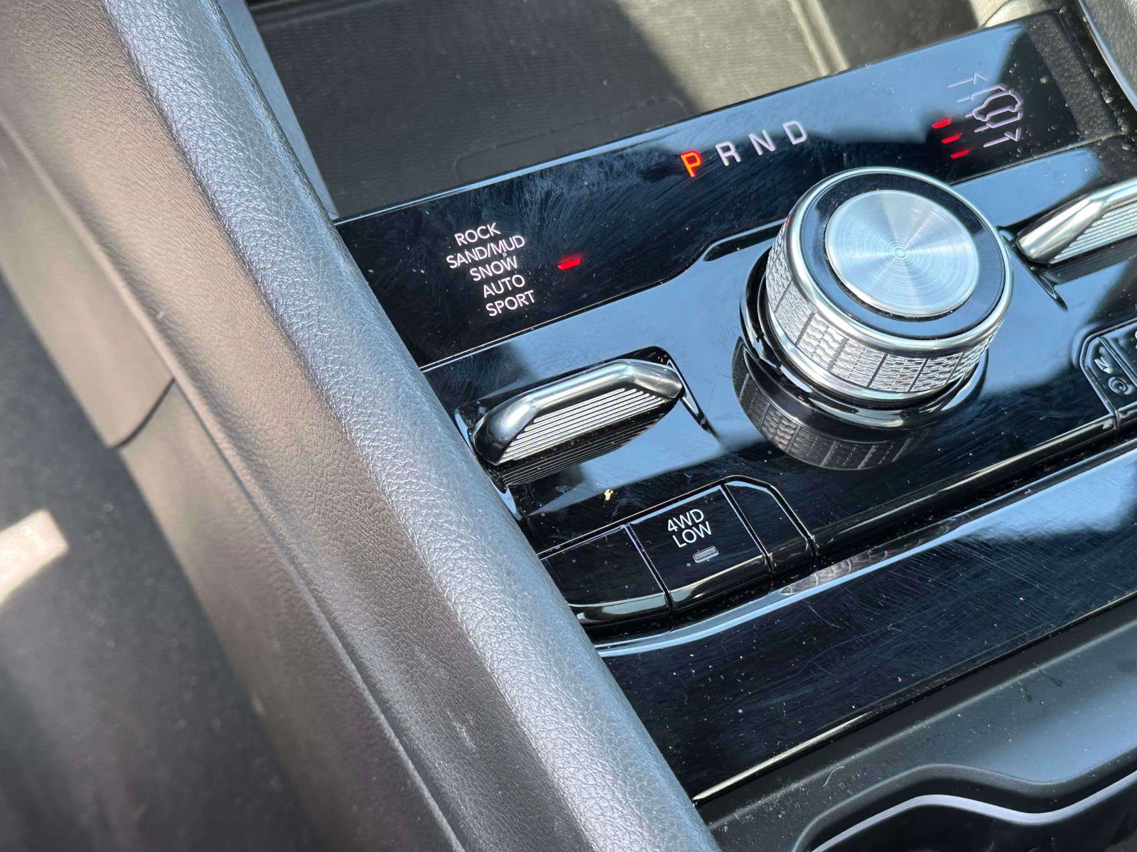 Used 2023 Jeep Grand Cherokee Overland w/ Luxury Tech Group IV image 32