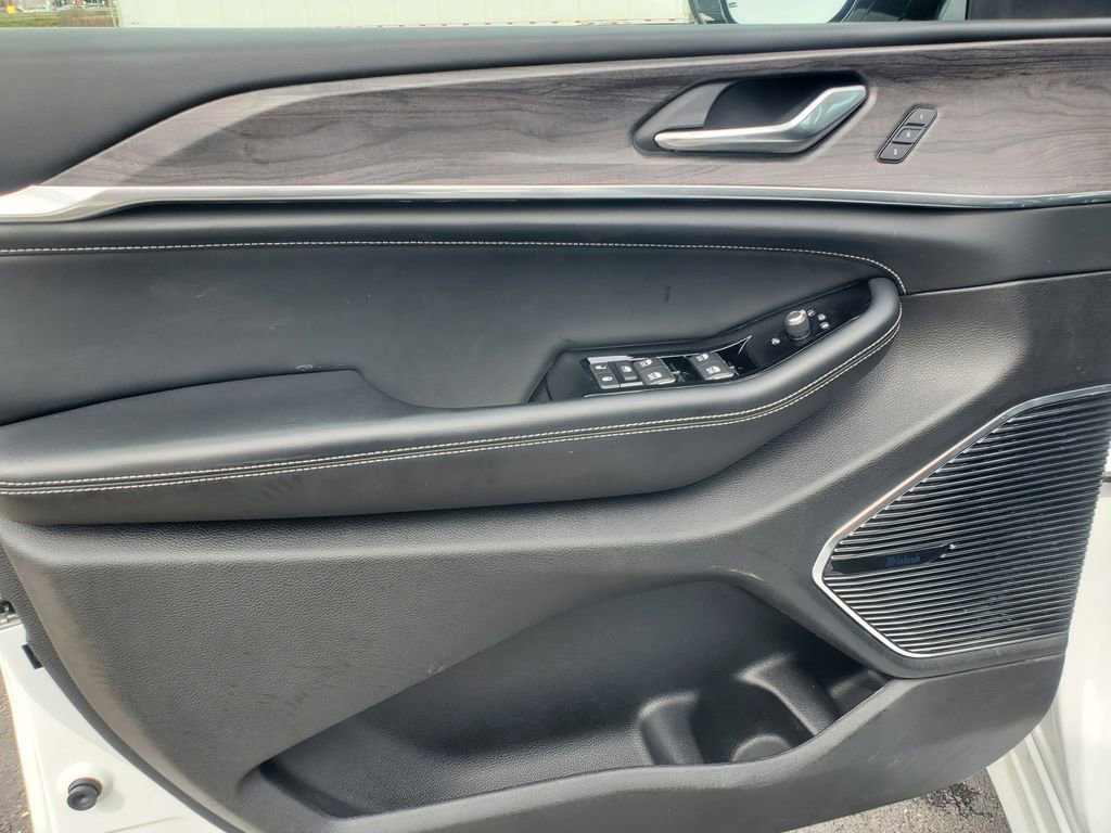 Used 2022 Jeep Grand Cherokee Overland image 13