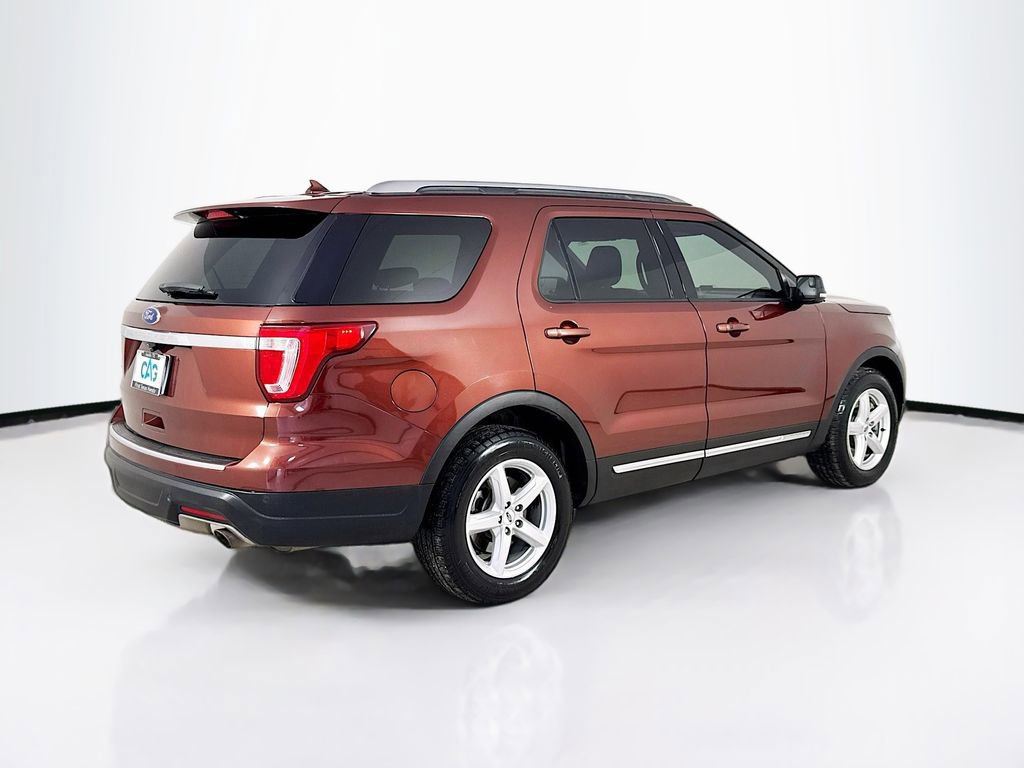 Used 2018 Ford Explorer XLT w/ Equipment Group 201A FWD image 7
