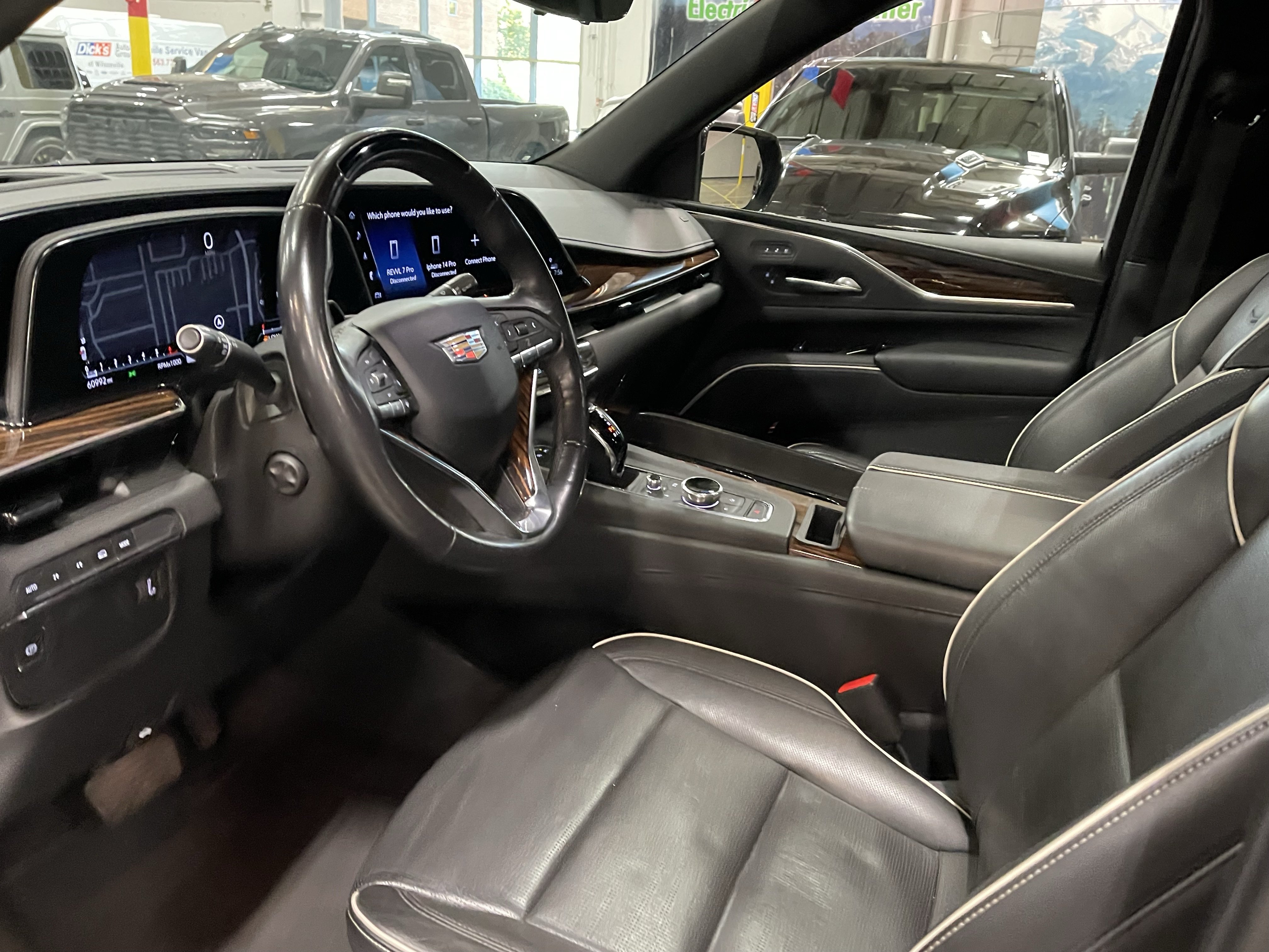 Used 2023 Cadillac Escalade ESV Premium Luxury AWD/4WD image 10