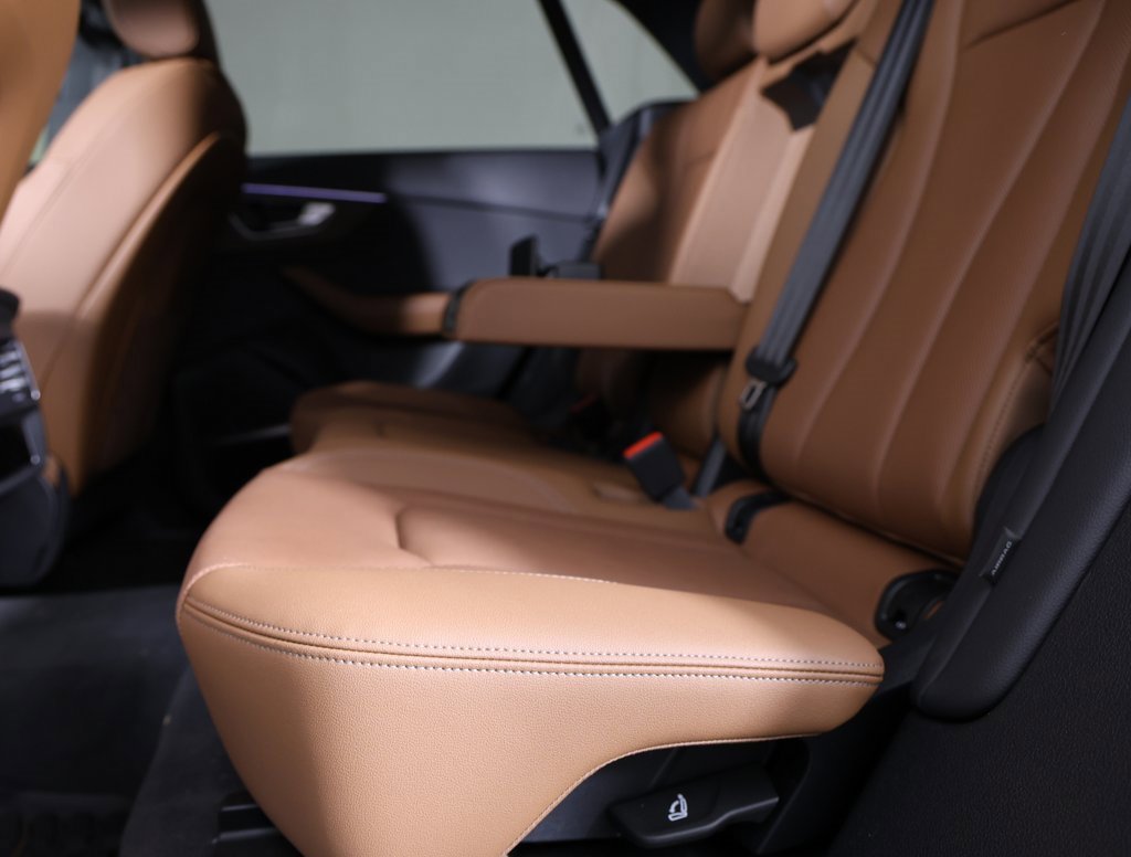 Used 2024 Audi Q8 Premium Plus w/ Premium Plus Package image 2