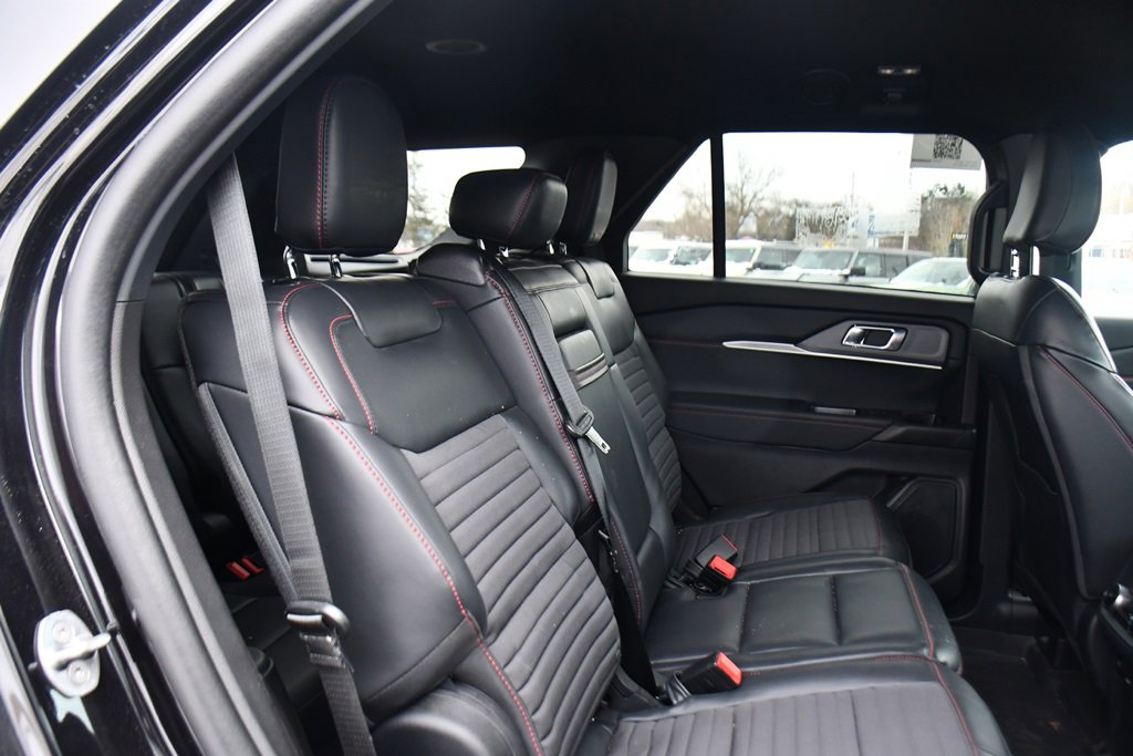 Used 2025 Ford Explorer ST-Line w/ ST-Line Street Pack image 17