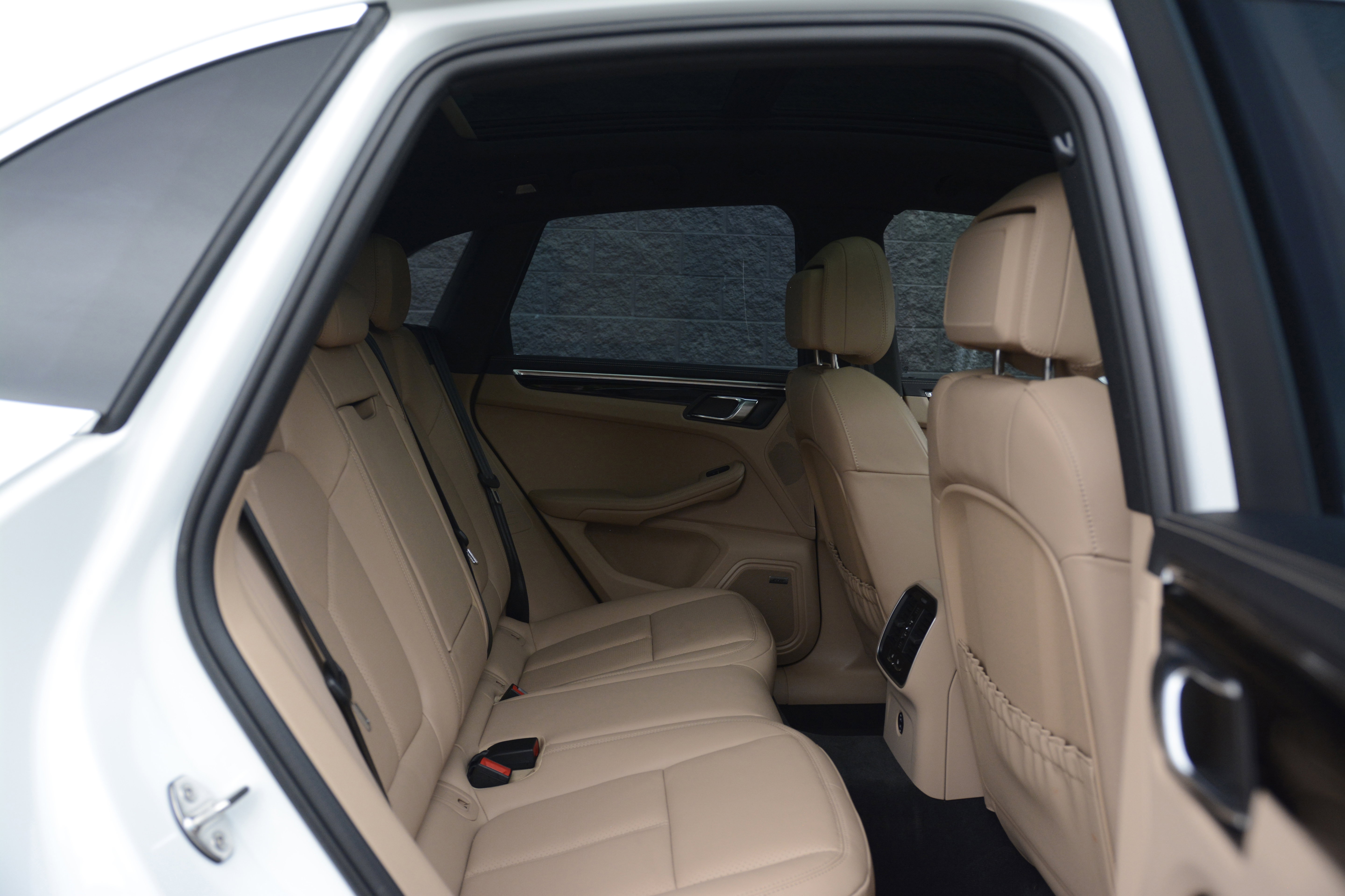 Certified 2026 Porsche Macan AWD/4WD image 35