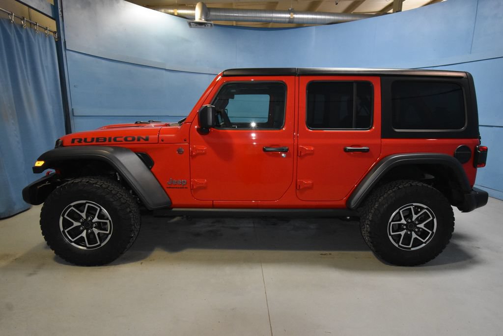 Used 2025 Jeep Wrangler Unlimited Rubicon w/ Convenience Group AWD/4WD image 26