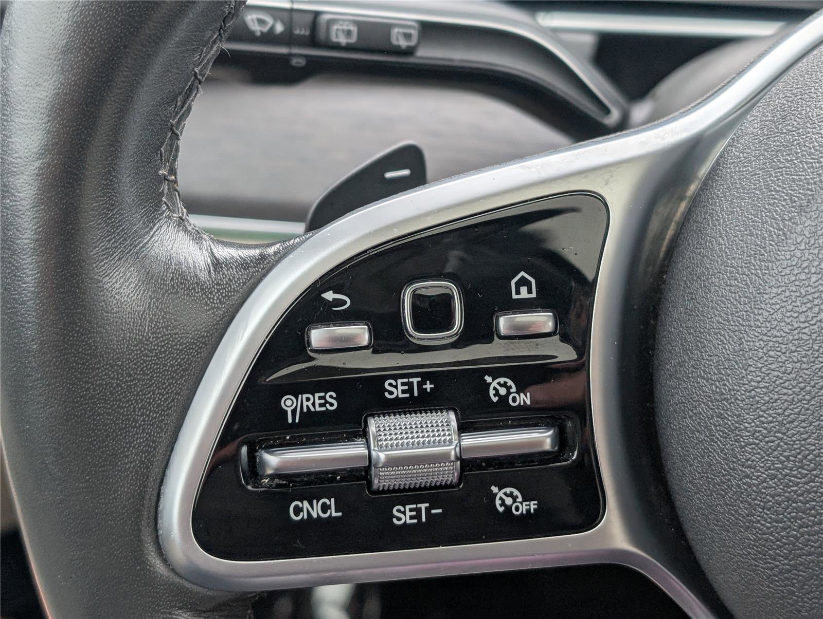 Used 2020 Mercedes-Benz GLS 450 4MATIC image 26