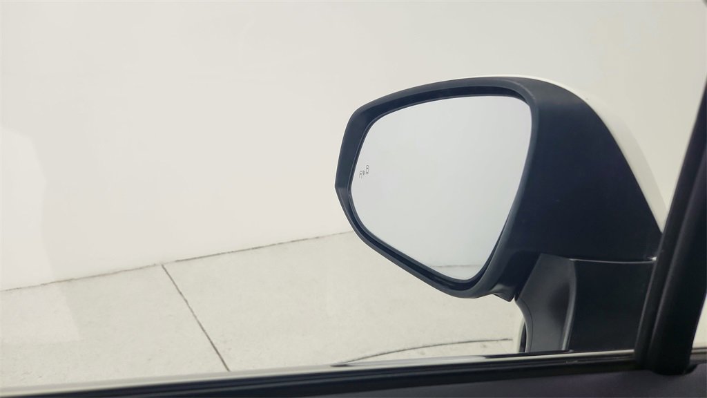 Used 2021 Toyota Venza LE image 16