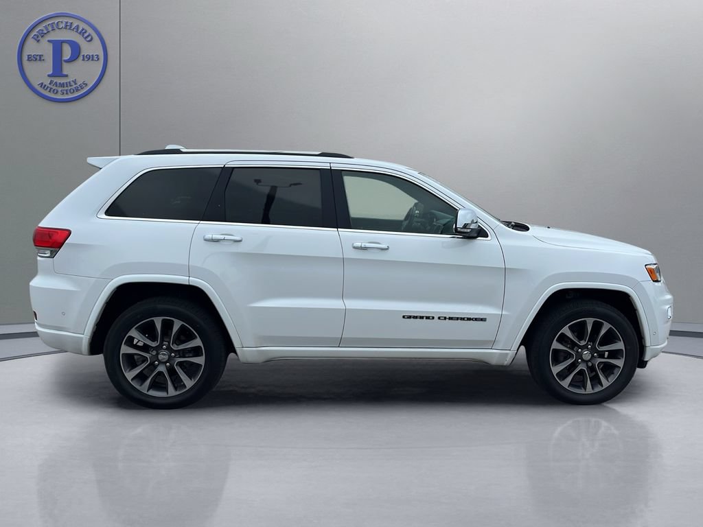 Used 2017 Jeep Grand Cherokee Overland w/ Jeep Active Safety Group AWD/4WD image 8