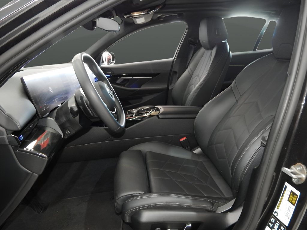 Used 2025 BMW 530i xDrive w/ Premium Package AWD/4WD image 13