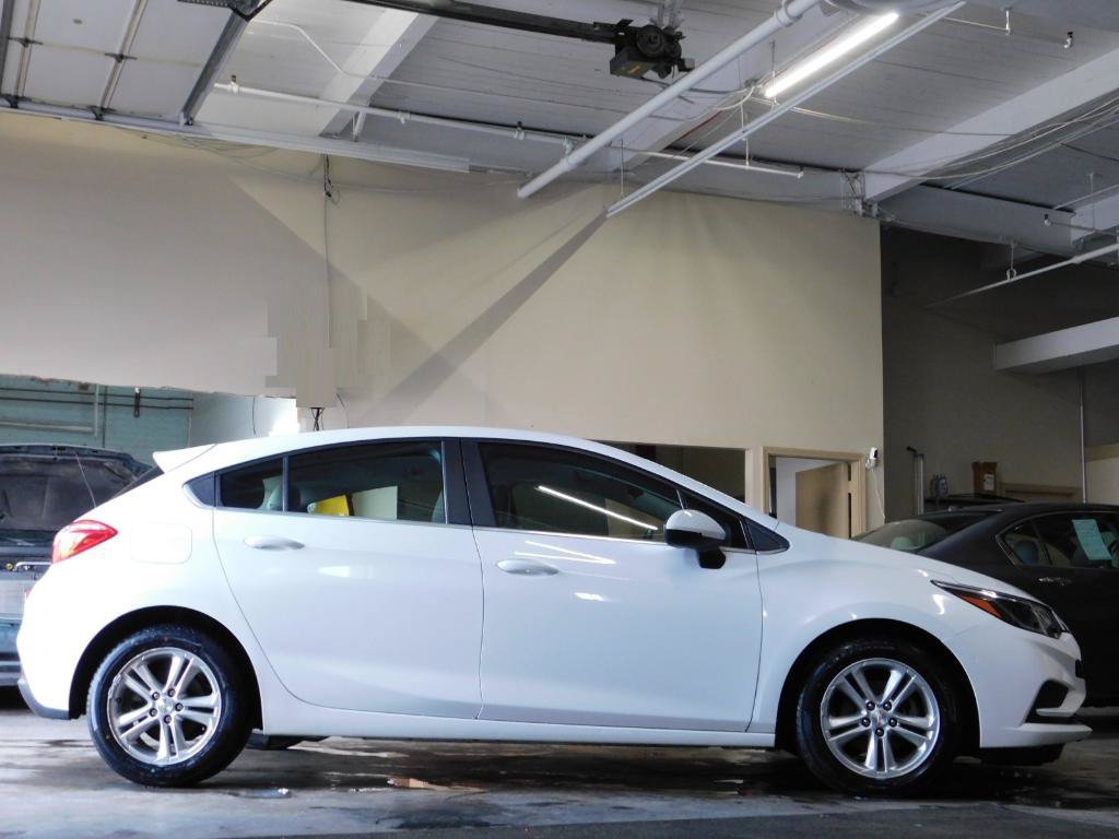 Used 2017 Chevrolet Cruze LT FWD image 4