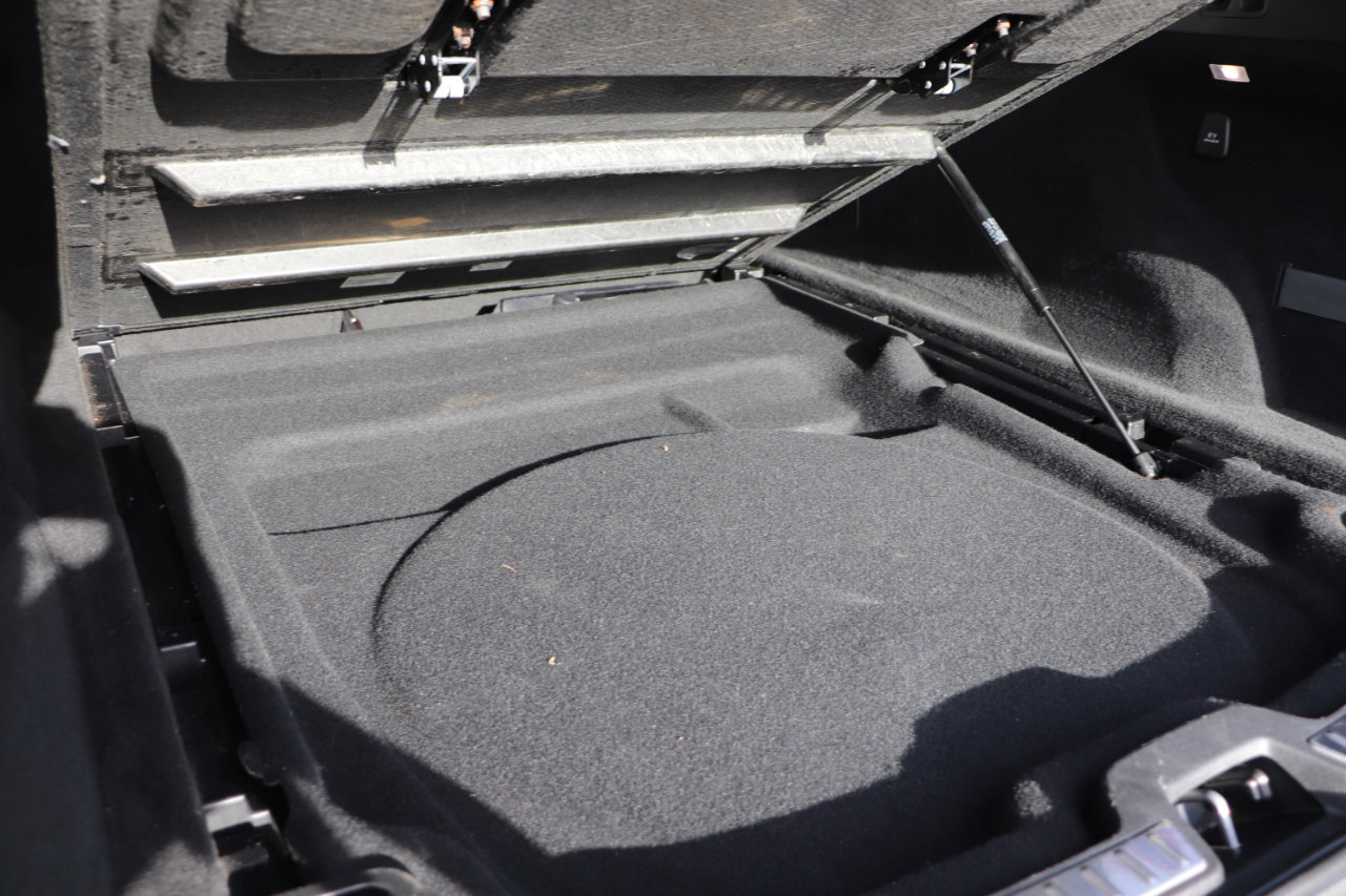 Used 2017 Volvo V90 T6 Cross Country image 8