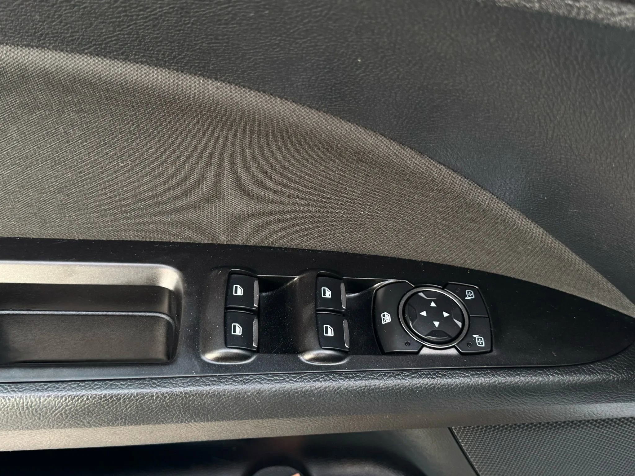 Used 2017 Ford Fusion SE w/ Fusion SE Technology Package FWD image 14