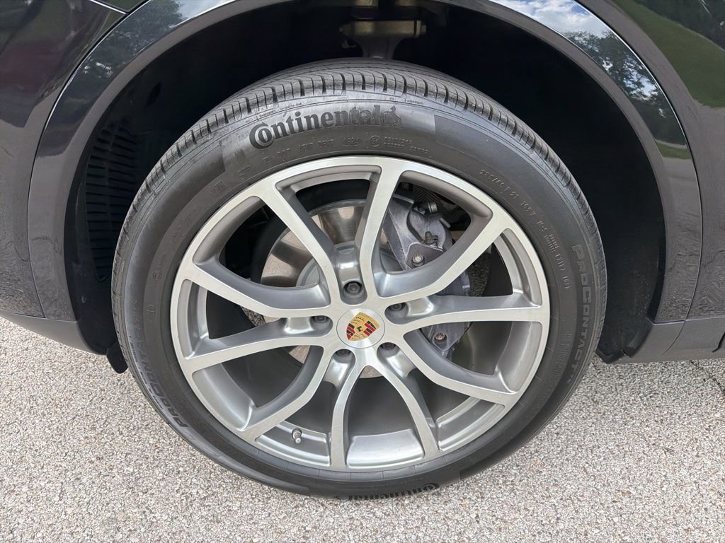 Used 2020 Porsche Cayenne AWD/4WD image 16