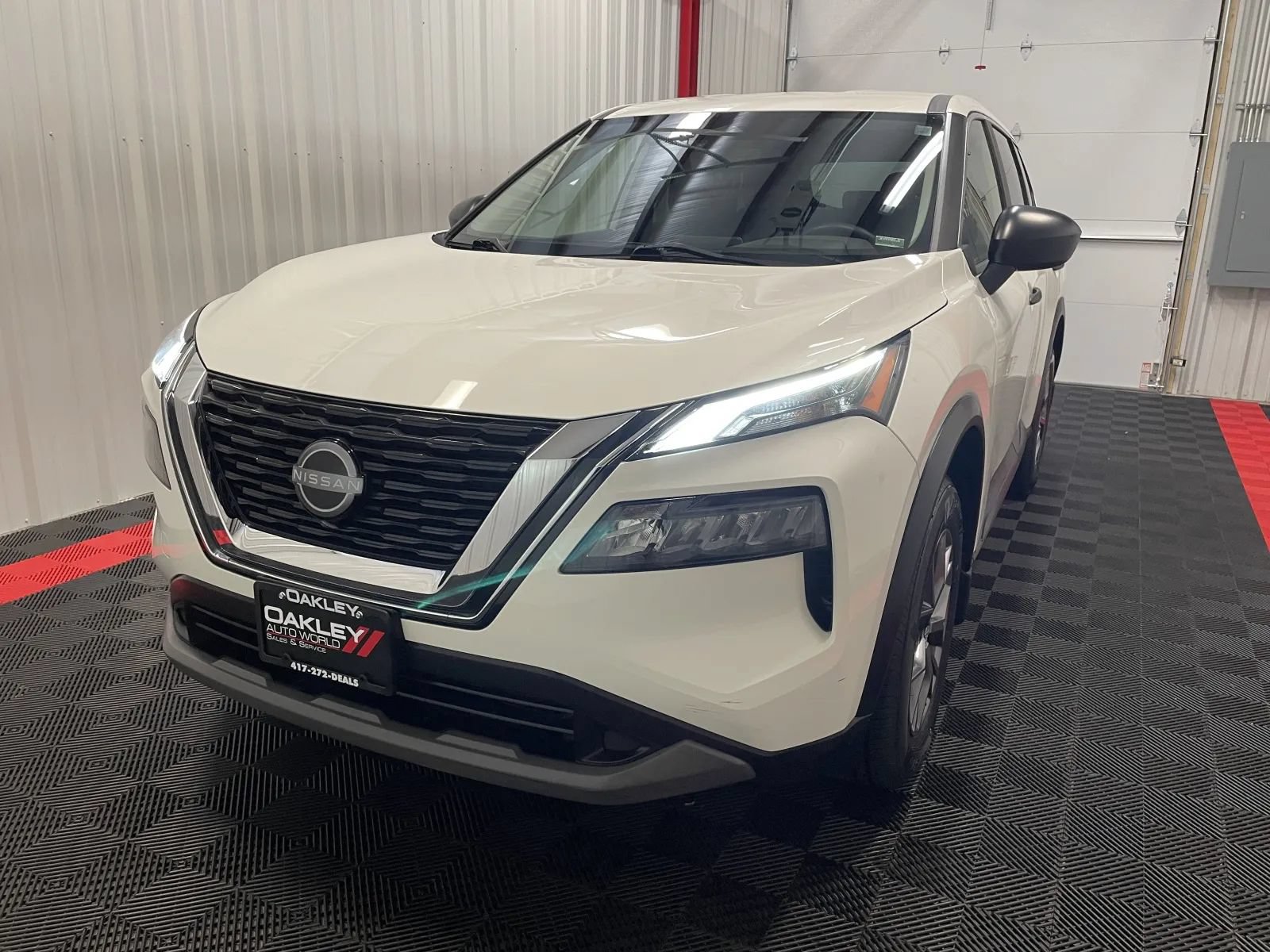 Used 2023 Nissan Rogue S FWD image 9