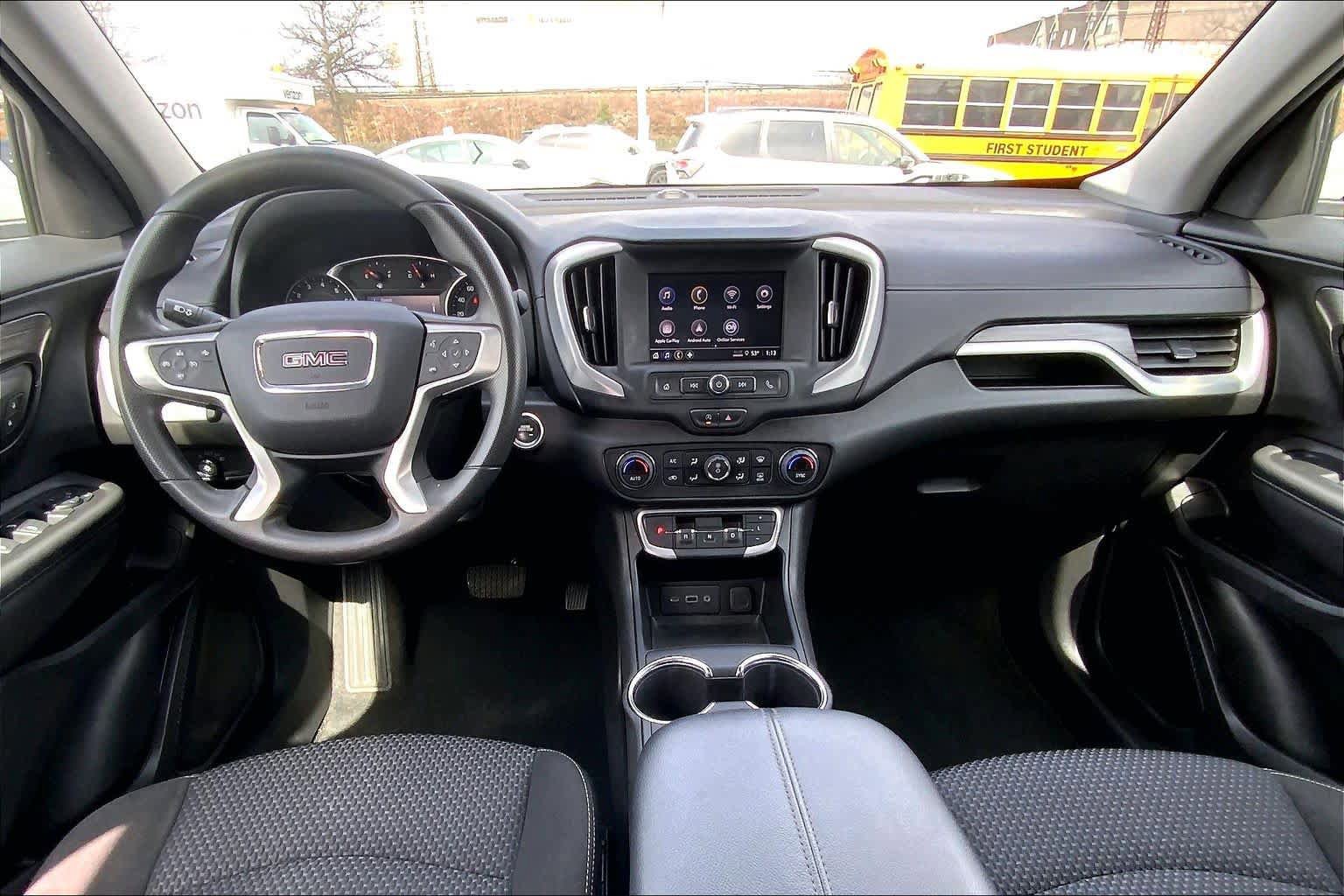 Used 2023 GMC Terrain SLE w/ Driver Convenience Package image 14