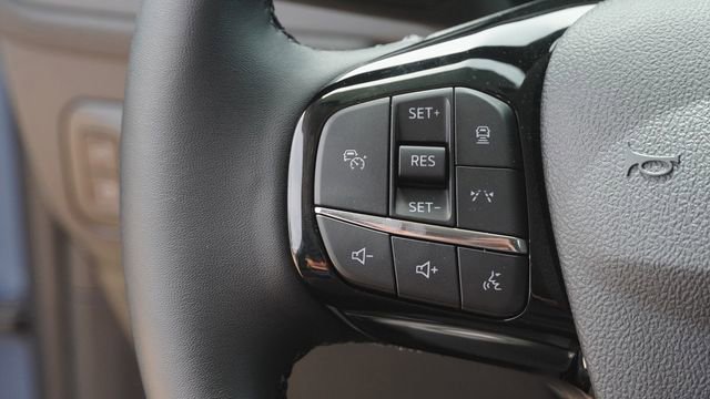 Used 2025 Ford Escape SE image 29