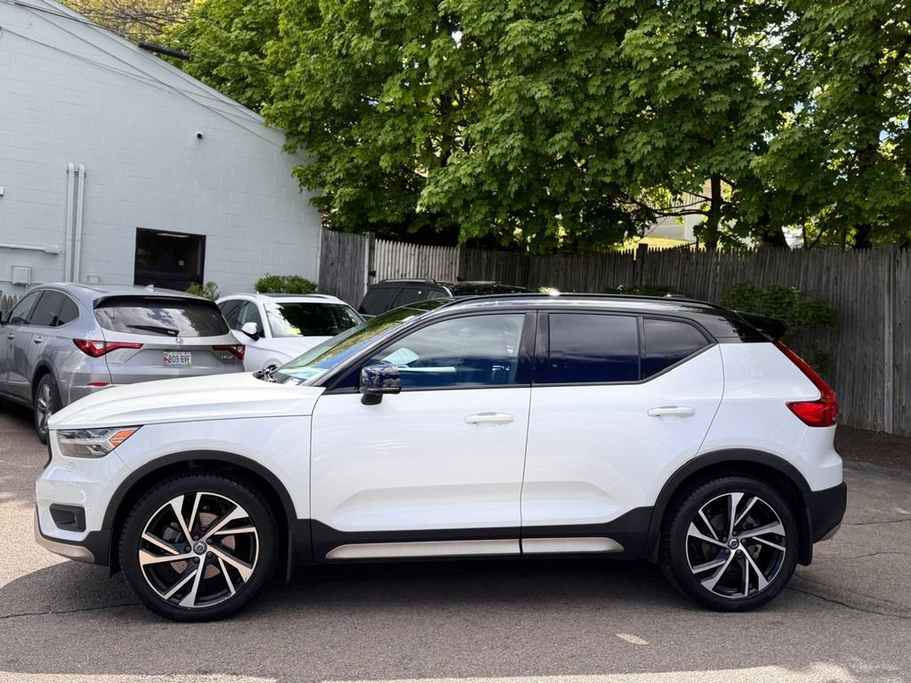 Used 2021 Volvo XC40 T5 R-Design w/ Protection Package Premier AWD/4WD image 3