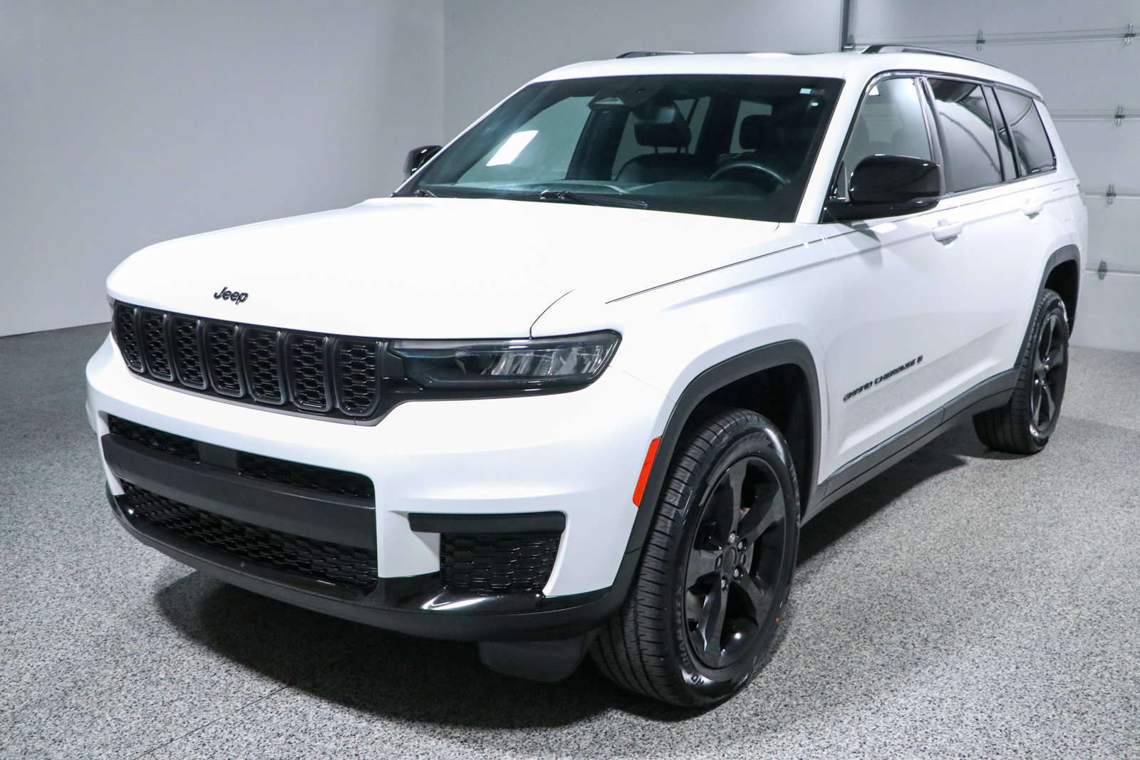 Used 2023 Jeep Grand Cherokee L Laredo AWD/4WD image 33