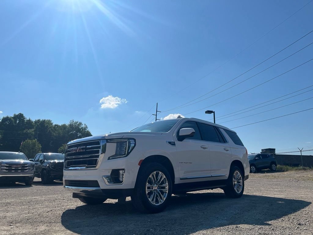 Used 2023 GMC Yukon SLT AWD/4WD image 2