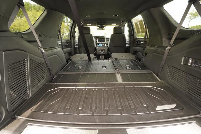 Used 2024 GMC Yukon Denali w/ LPO, Floor Liner Package AWD/4WD image 31