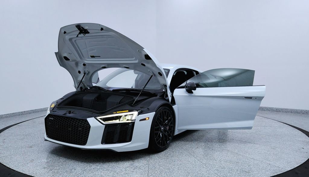 Used 2018 Audi R8 V10 plus image 9