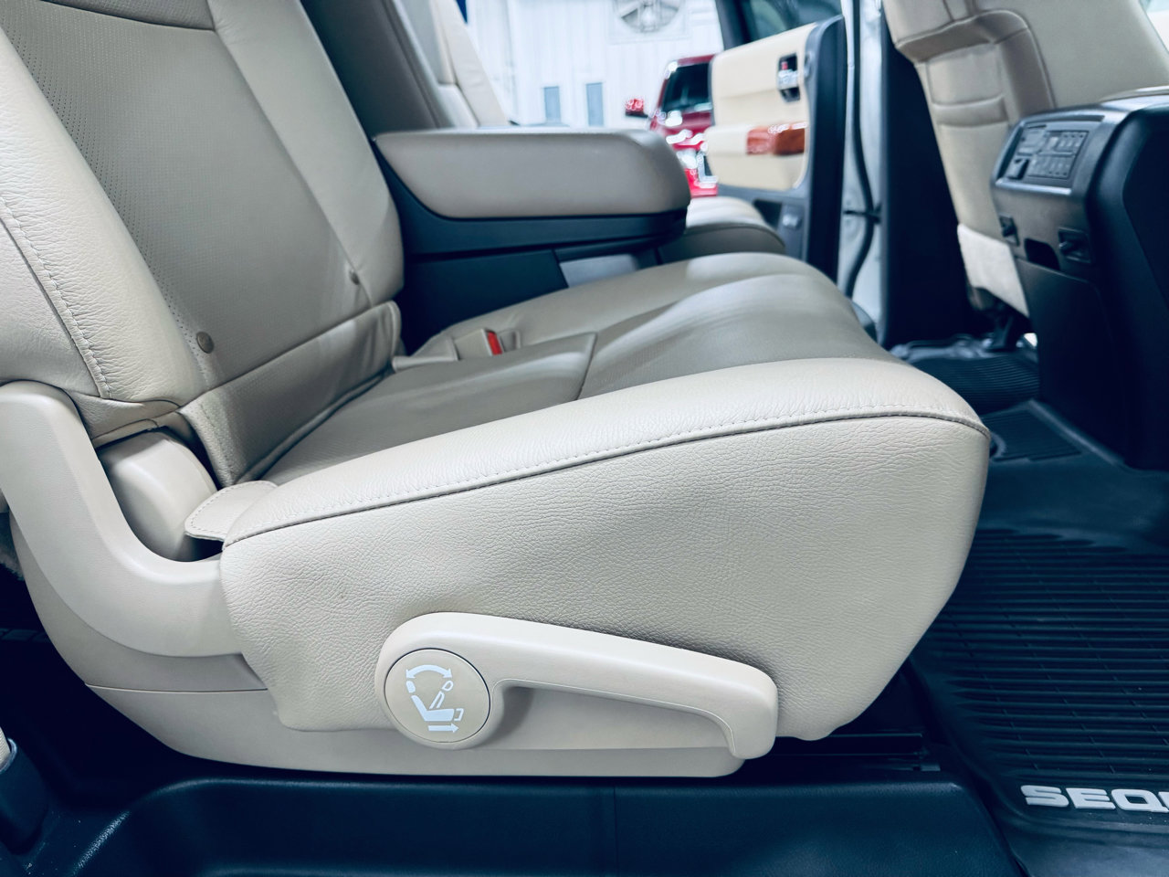 Used 2020 Toyota Sequoia Platinum image 40
