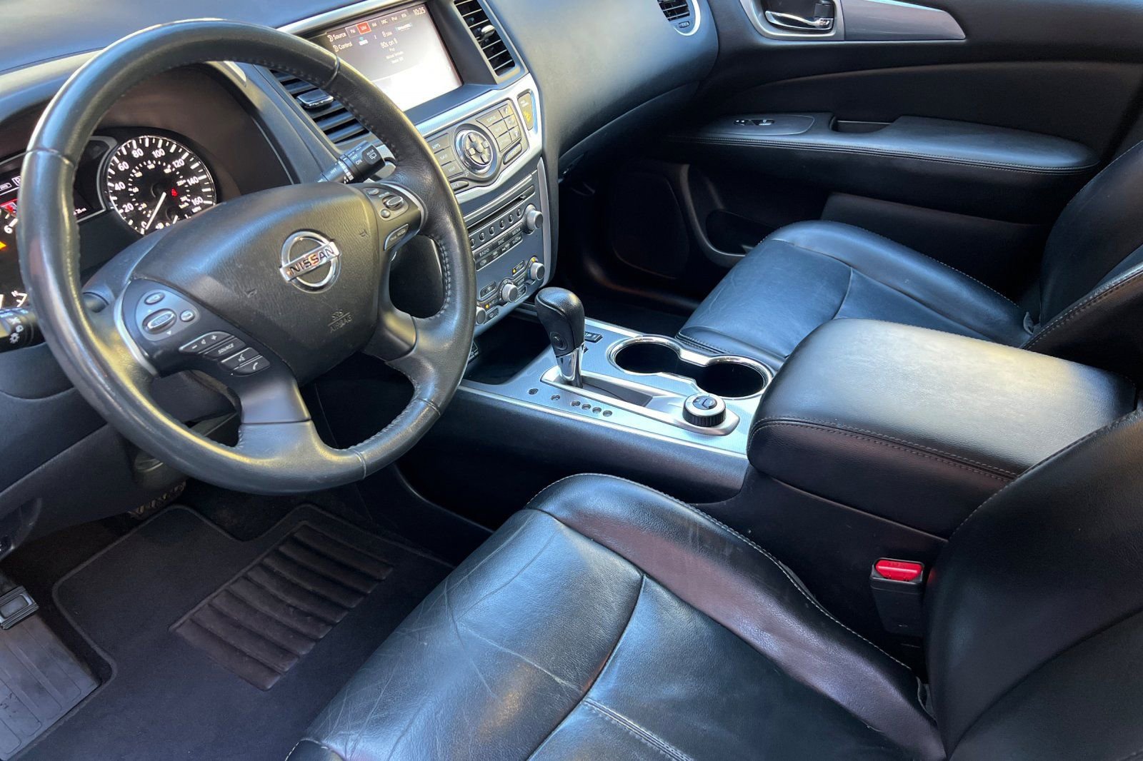 Used 2018 Nissan Pathfinder SL image 11