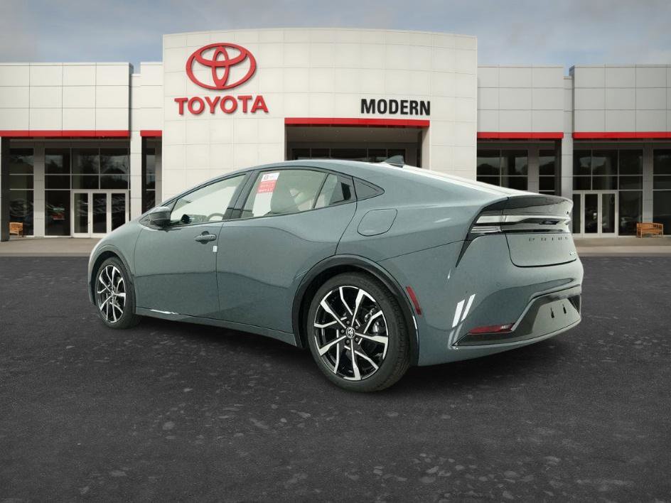 New 2026 Toyota Prius Plug-In Hybrid FWD image 3