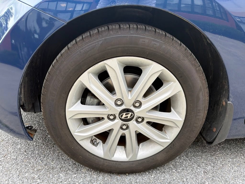 Used 2015 Hyundai Elantra SE w/ Option Group 02 FWD image 10