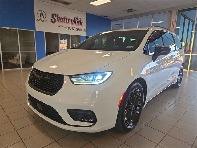 Used 2024 Chrysler Pacifica Limited w/ S Appearance Package