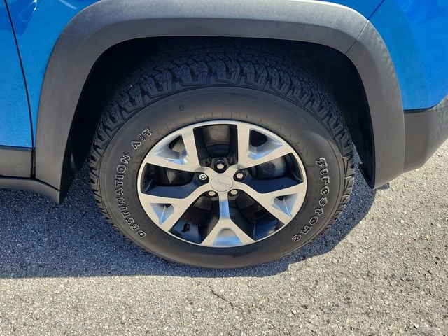 Used 2018 Jeep Cherokee Trailhawk AWD/4WD image 7