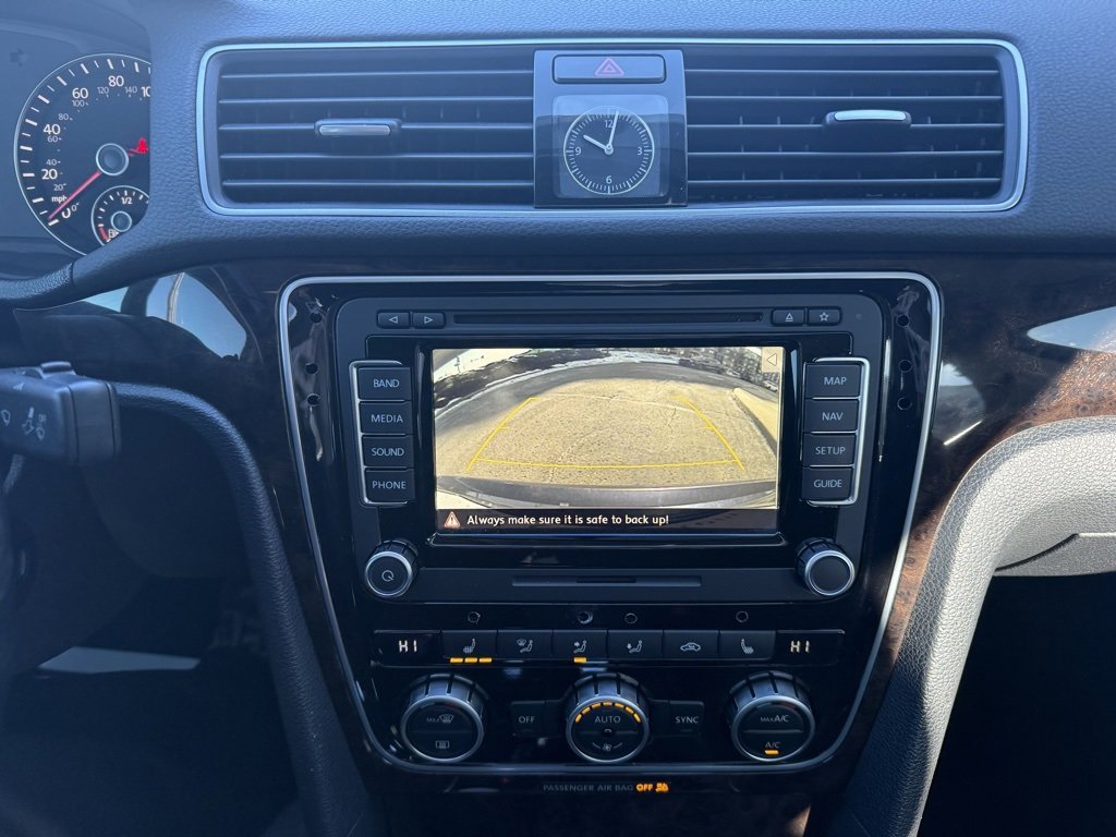 Used 2015 Volkswagen Passat TDI SEL Premium image 23