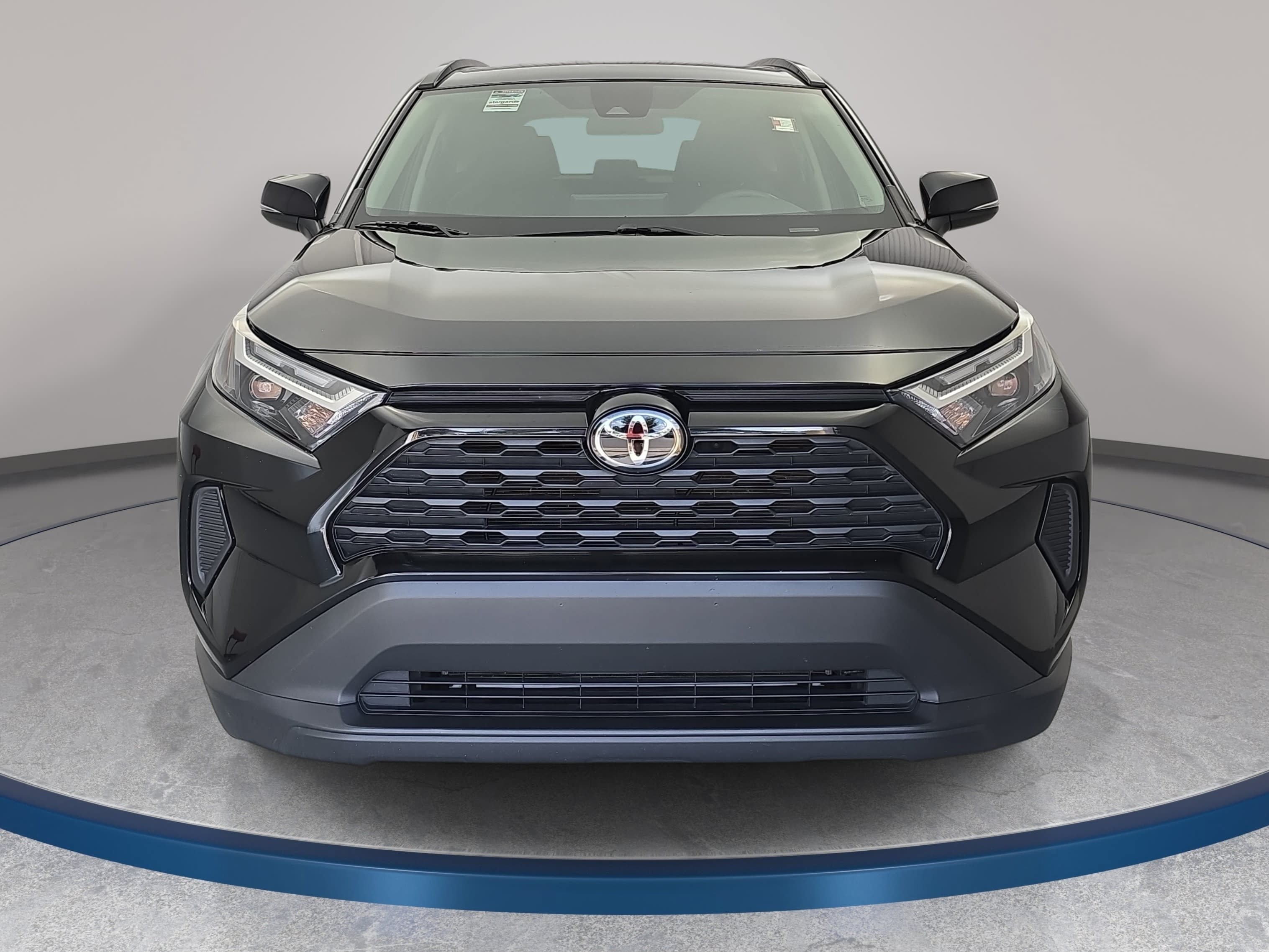 Used 2025 Toyota RAV4 XLE FWD image 2