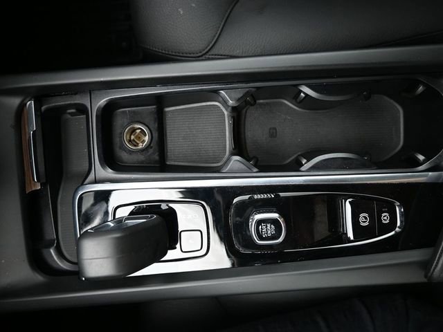 Used 2023 Volvo XC60 B5 Plus w/ Protection Package Premier image 11