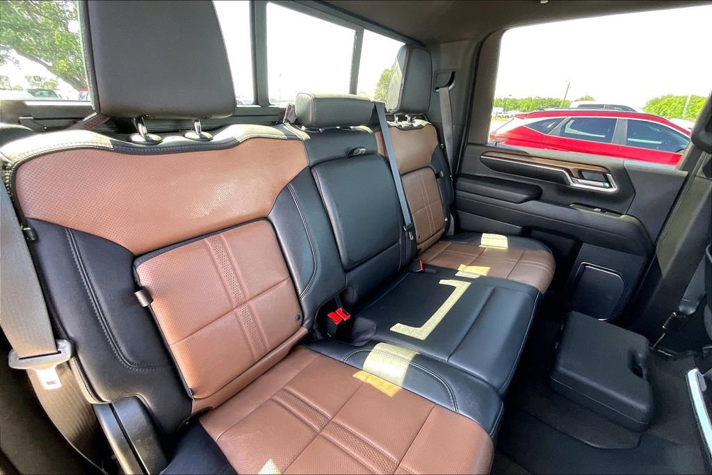 Used 2024 Chevrolet Silverado 3500 High Country w/ Technology Package AWD/4WD image 22