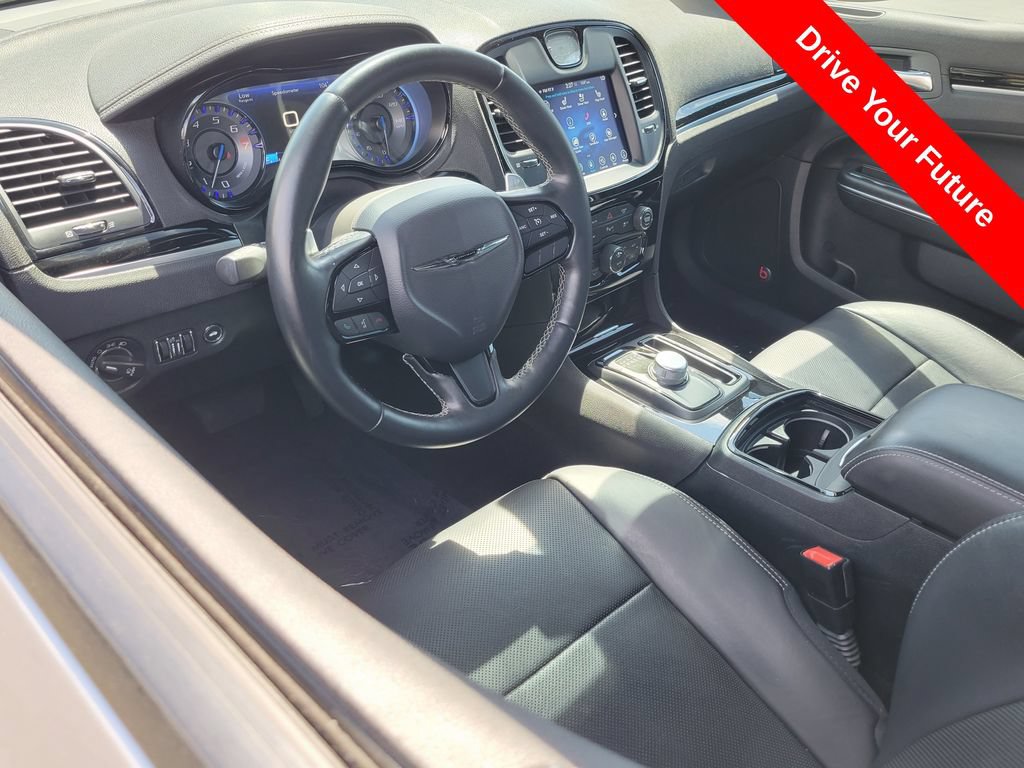 Used 2017 Chrysler 300 S w/ 300S Premium Group 2 RWD image 5