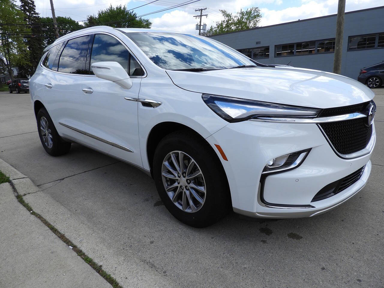 Used 2022 Buick Enclave Essence w/ Trailering Package, 5000 lbs. FWD image 12