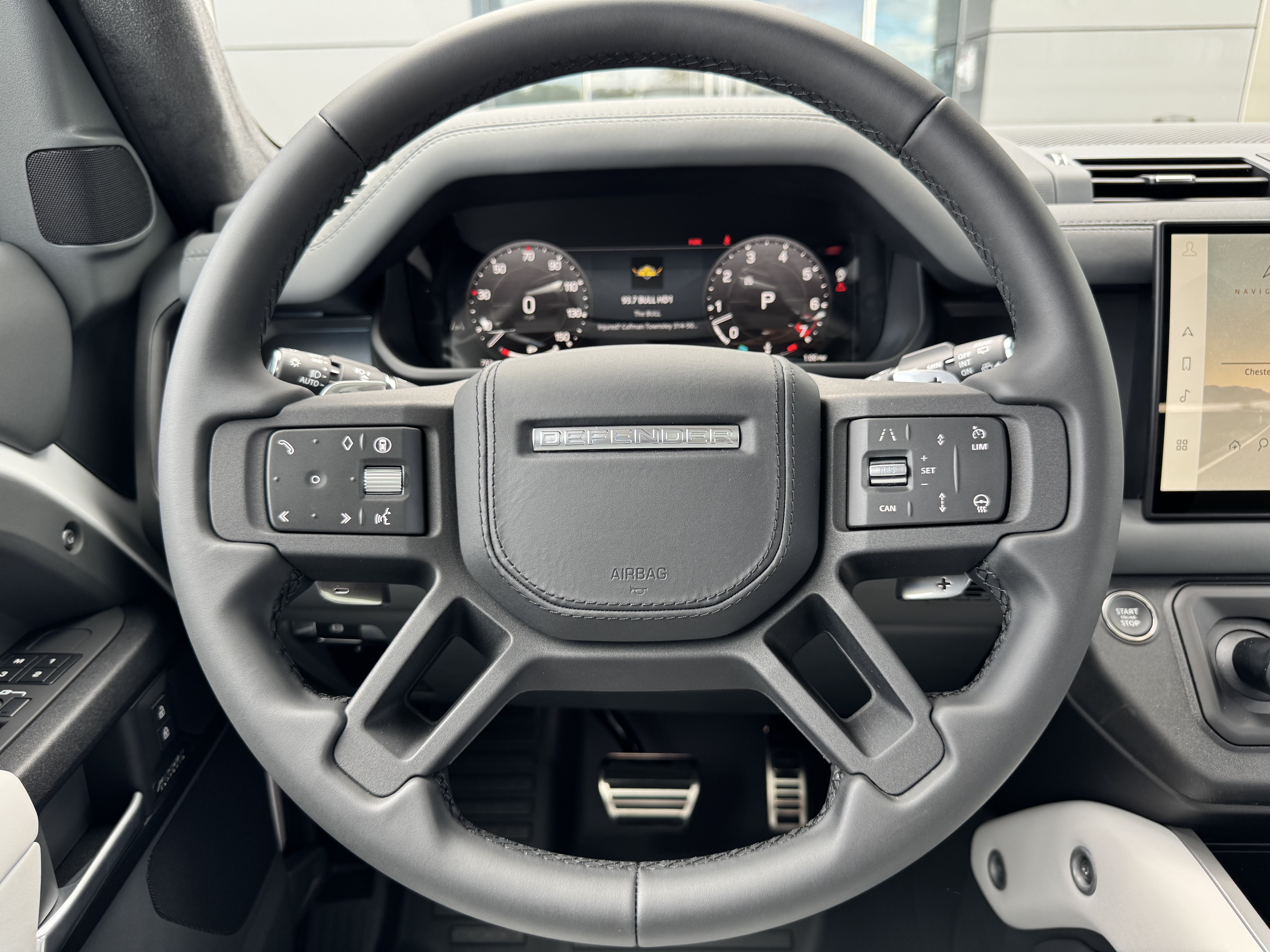 Used 2025 Land Rover Defender 130 V8 AWD/4WD image 16