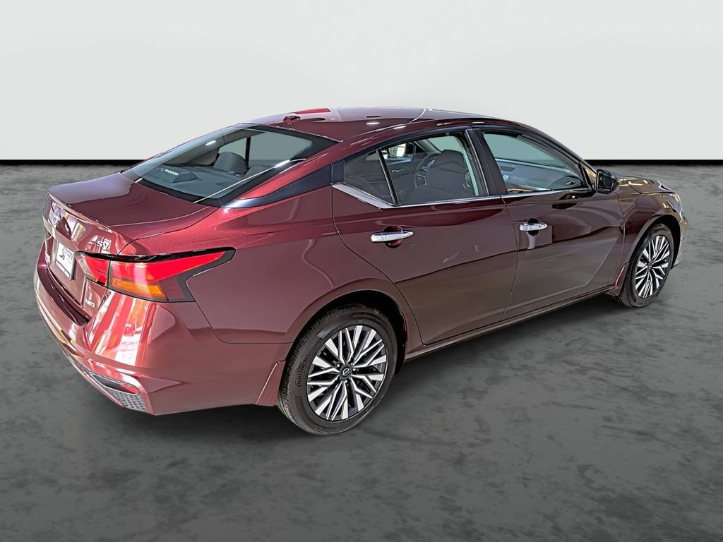 Used 2024 Nissan Altima 2.5 SV image 4